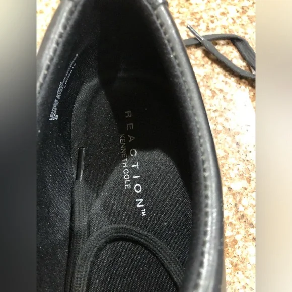 Kenneth Cole Women’s Black Leather Sneakers Size 8- New - Picture 4 of 9